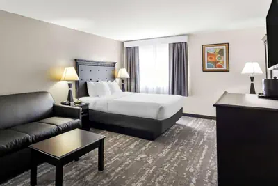 Photo 4 - Best Western Saluki Inn