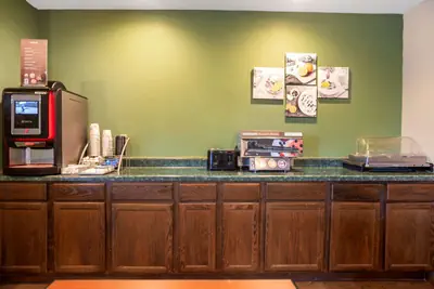 Photo 4 - SureStay Plus Hotel by Best Western Bettendorf