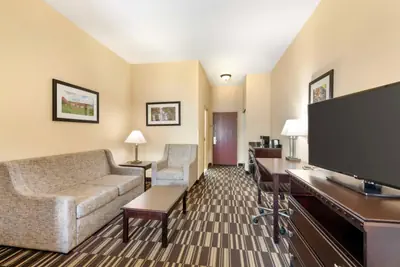 Photo 4 - Best Western PLUS Victor Inn & Suites