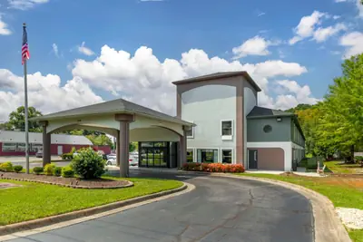 Photo 2 - Quality Inn Washington NC
