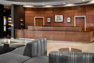 Photo 2 - Courtyard by Marriott Newark Elizabeth