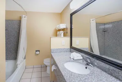 Photo 3 - Quality Inn & Suites Bloomington University Area
