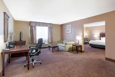 Photo 5 - Quality Inn & Suites Bloomington University Area
