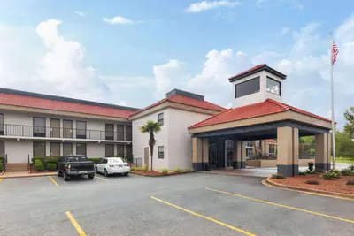 Photo 2 - Ramada by Wyndham Bainbridge