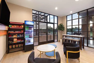 Photo 4 - Ramada by Wyndham Bainbridge