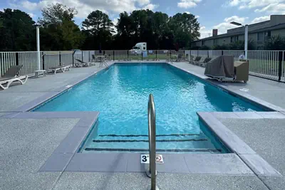 Photo 2 - Motel 6-Greensboro, NC - Airport
