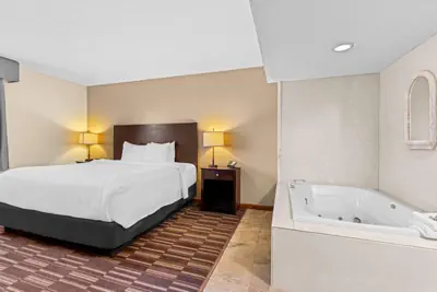 Photo 5 - Best Western University Inn