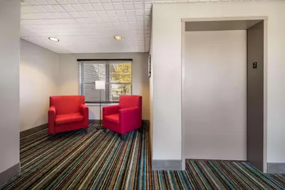 Photo 4 - Country Inn & Suites by Radisson, Freeport, IL