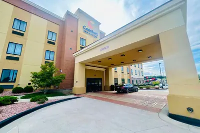 Photo 2 - Comfort Inn & Suites Shawnee - Kansas City