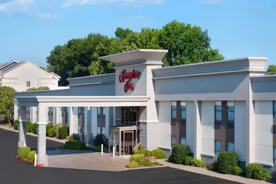 Photo 4 - Hampton Inn Russellville