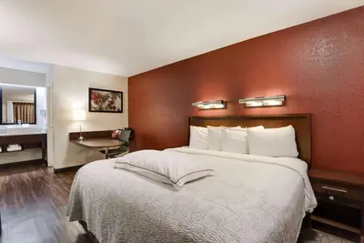 Photo 5 - Super 8 by Wyndham Deerfield - Northbrook