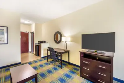 Photo 5 - Best Western Plus Pratt