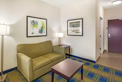 Photo 4 - Best Western Plus Pratt