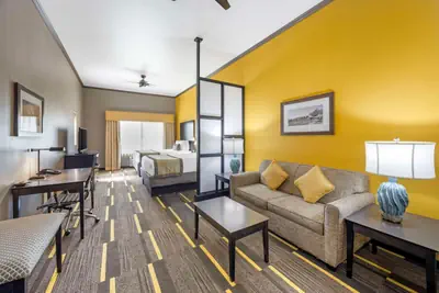 Photo 4 - Best Western Plus Emerald Inn & Suites