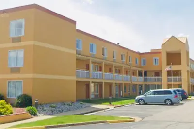 Photo 2 - Copley Inn & Suites By OYO Akron OH