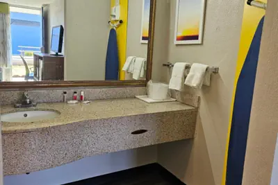 Photo 4 - Days Inn by Wyndham Washington