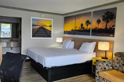 Photo 5 - Days Inn by Wyndham Washington