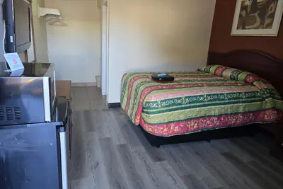 Photo 4 - Carpet Inn