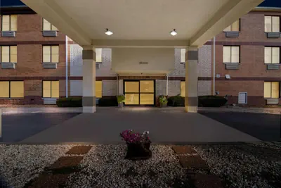 Photo 3 - Comfort Inn & Suites near Tinley Park Amphitheater