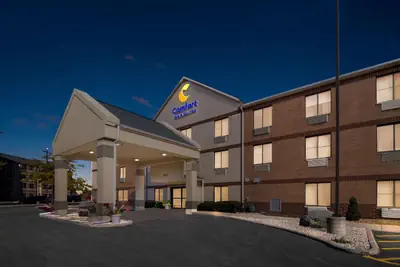 Photo 2 - Comfort Inn & Suites near Tinley Park Amphitheater
