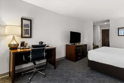 Photo 5 - Comfort Inn & Suites near Tinley Park Amphitheater