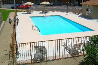 Photo 2 - Executive Inn, Springdale