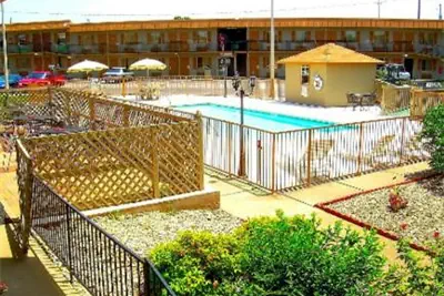Photo 3 - Executive Inn, Springdale