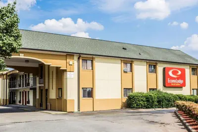 Photo 2 - Econo Lodge Inn & Suites Matthews - Charlotte