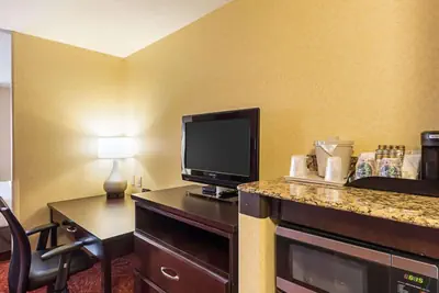 Photo 3 - Comfort Suites Airport