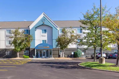 Photo 2 - Sonesta Simply Suites St Louis Earth City