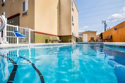 Photo 2 - Econo Lodge Valdosta Mall Area