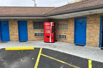 Photo 2 - Westgate Manor Motel Austintown & Youngstown OHIO