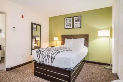 Photo 4 - Sleep Inn & Suites Jacksonville near Camp Lejeune