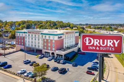 Photo 4 - Drury Inn & Suites St. Louis Forest Park