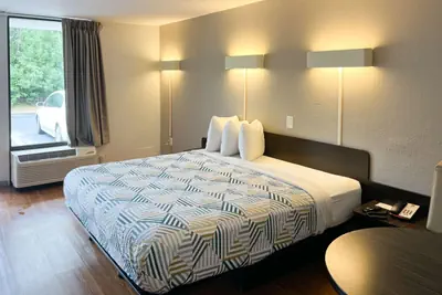 Photo 3 - Motel 6-Newnan, GA