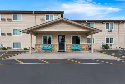 Photo 3 - Super 8 by Wyndham Council Bluffs IA Omaha NE Area