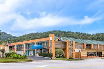 Photo 4 - Days Inn by Wyndham Clayton