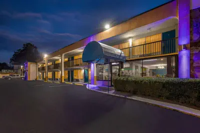 Photo 5 - Days Inn by Wyndham Clayton