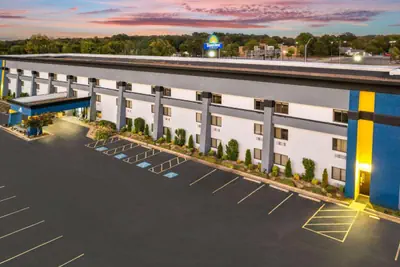 Photo 2 - Days Inn by Wyndham Fort Smith