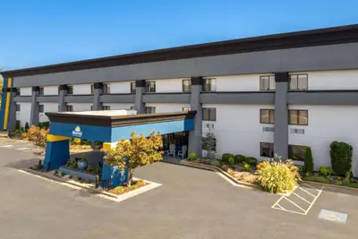 Photo 3 - Days Inn by Wyndham Fort Smith