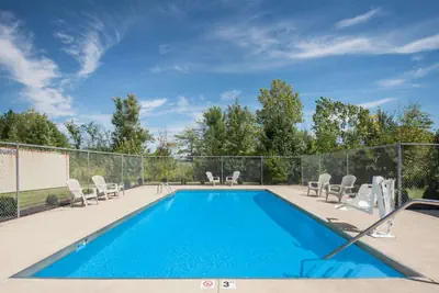 Photo 3 - Red Roof Inn & Suites Marysville