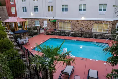 Photo 2 - Holiday Inn Express & Suites Columbus - Ft Benning Maingate by IHG