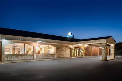 Photo 3 - Days Inn by Wyndham Dubuque
