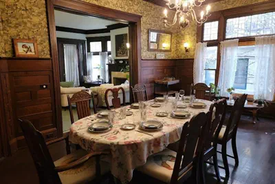 Photo 5 - The Kings Throne Inn and Guest House