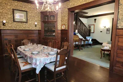 Photo 4 - The Kings Throne Inn and Guest House