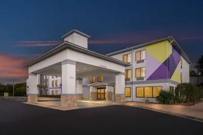 Photo 3 - Spark by Hilton Tuscaloosa University