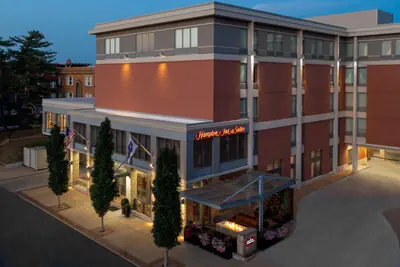 Photo 4 - Hampton Inn and Suites Clayton/St. Louis-Galleria Area
