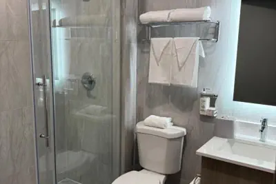 Photo 2 - Holiday Inn Express & Suites