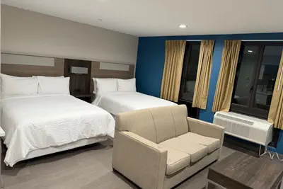 Photo 3 - Holiday Inn Express & Suites