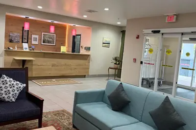 Photo 5 - Country Inn & Suites by Radisson, Elgin, IL